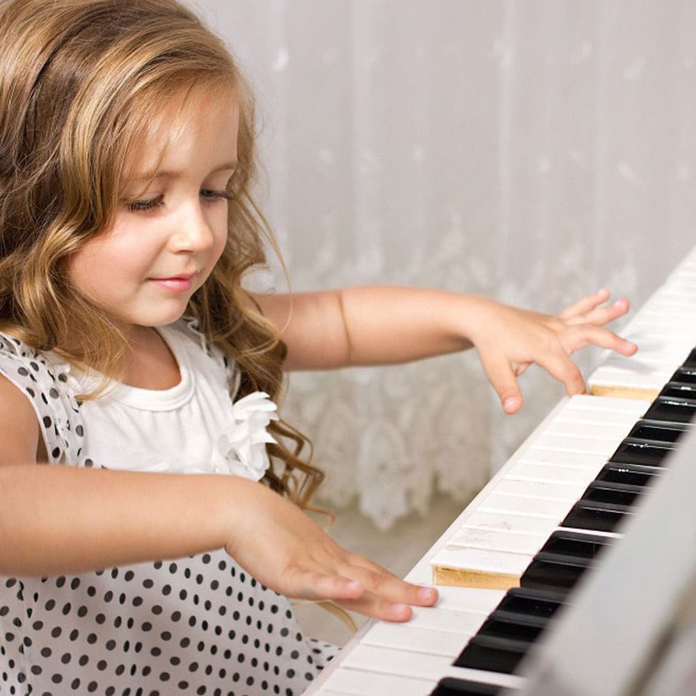 Zuska-Drazkovce-hudba-klavir-spev